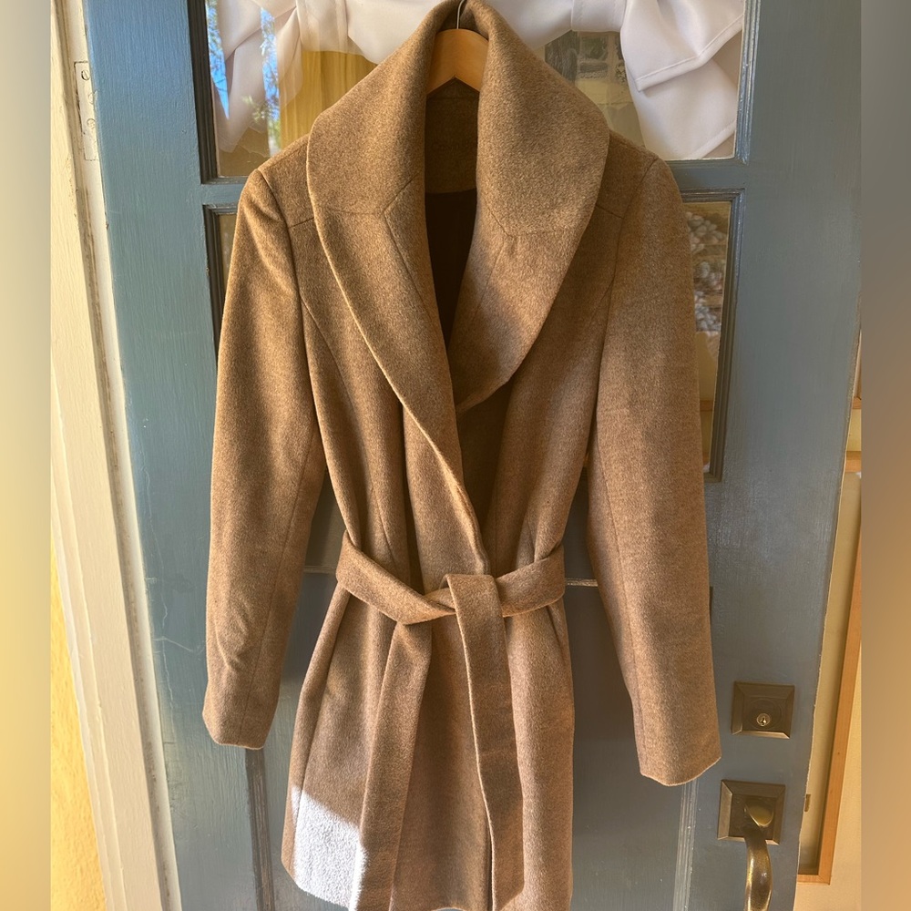 Wool camel Calvin Klein jacket snap tie closure size 2 but fits 2-4
